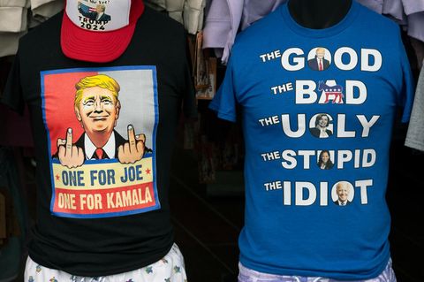 Hass als Teil des Wahlkampfes: diffamierende Wahl-T-Shirts der Trump-Fans