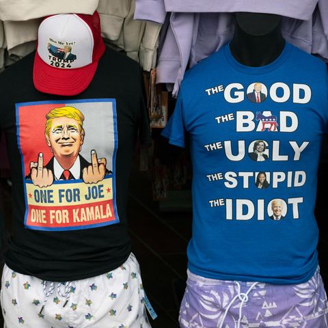 Hass als Teil des Wahlkampfes: diffamierende Wahl-T-Shirts der Trump-Fans