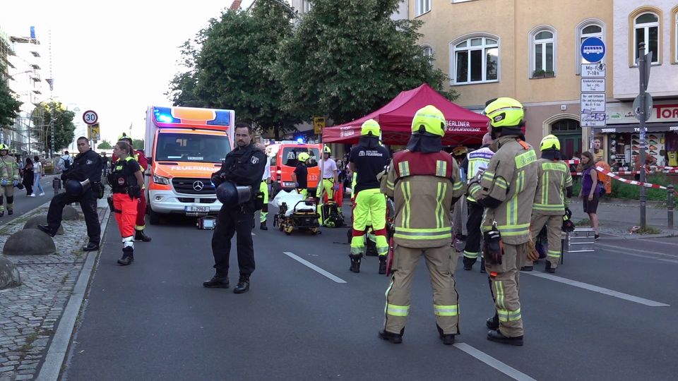Several people were injured during the demonstration. Police and firefighters were deployed Several people were injured during the demonstration. Police and firefighters were deployed