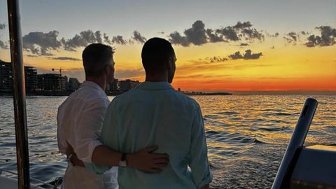 Ralf Schumacher und sein Freund auf einem Boot vor dem Sonnenuntergang