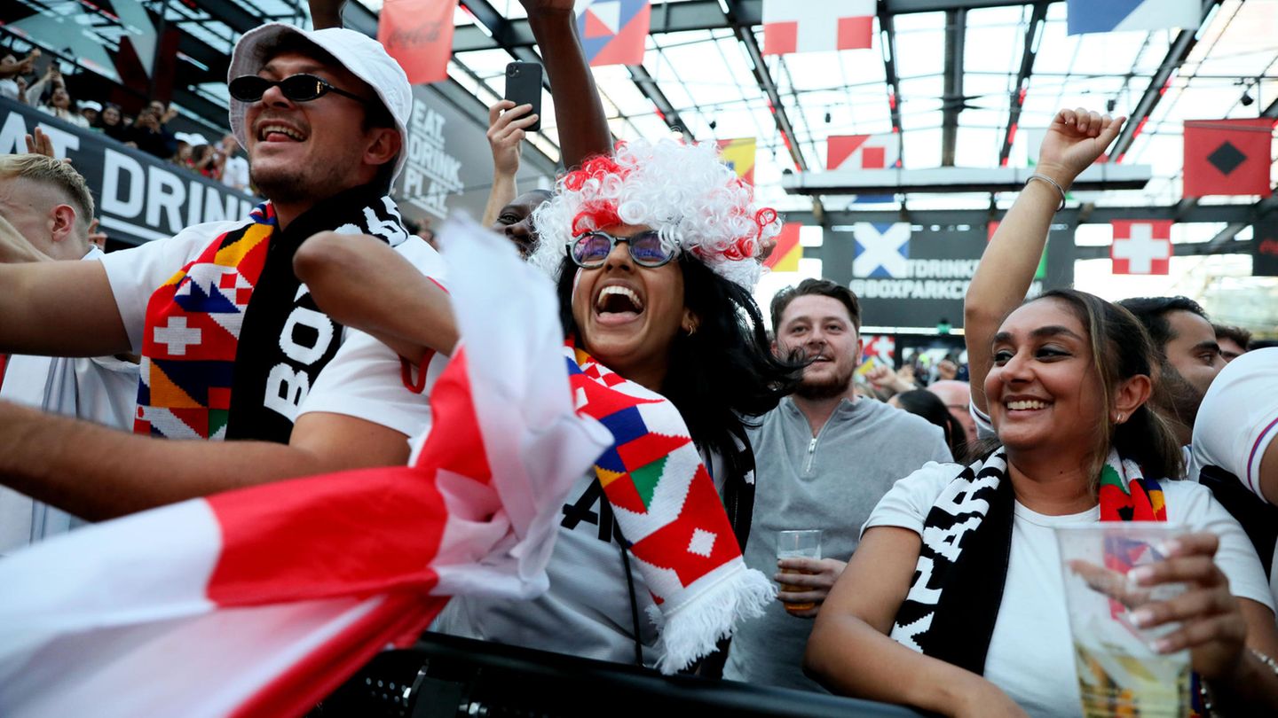 Englische Fans freuen sich über den Ausgleich