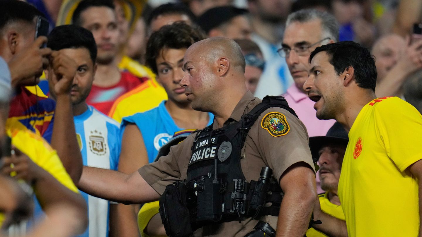 Copa América: Spectators break through barriers – fan chaos at final
