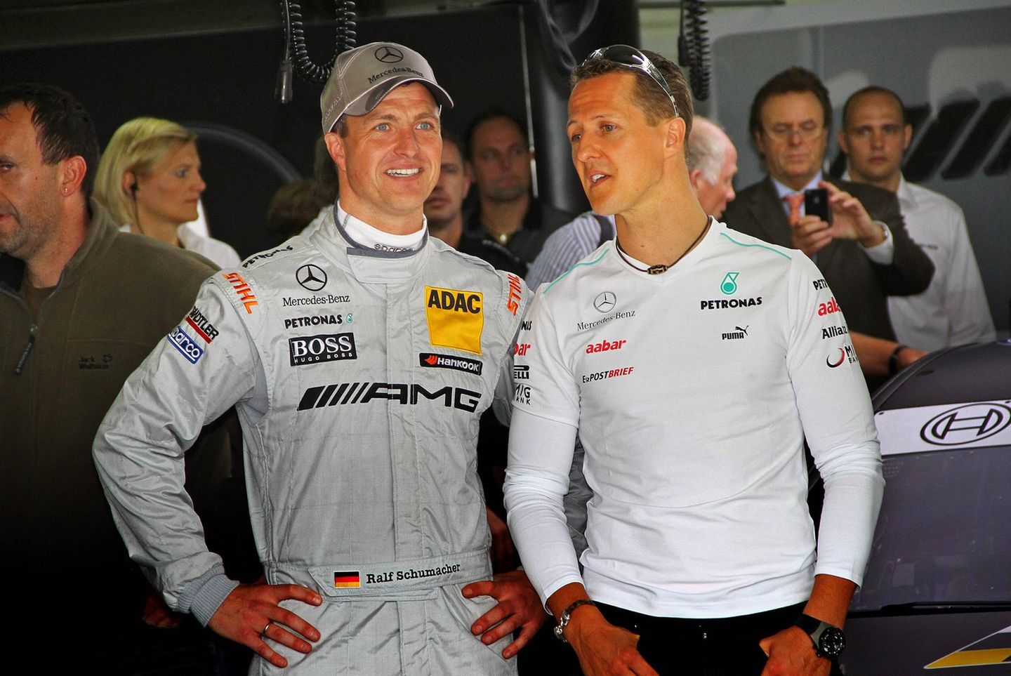 2013 hatte sein älterer Bruder Michael Schumacher einen Skiunfall, erlitt ein schweres Schädel-Hirn-Trauma. Seither ist er nicht mehr in der Öffentlichkeit aufgetreten, über seinen genauen Gesundheitszustand ist nichts bekannt. Zehn Jahre nach dem tragischen Unfall sagte Ralf in einem Interview, dass er den Michael von damals vermisse. Nichts sei mehr wie früher. Sein Bruder habe ihm im Kartsport alles beigebracht. "Ich durfte halt einfach vom Besten lernen."