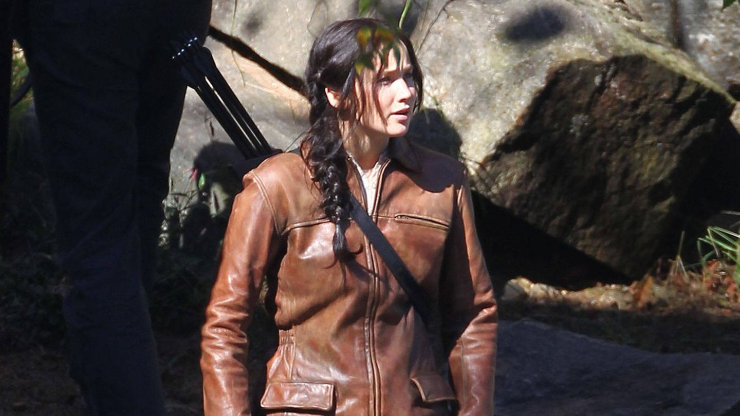 Jennifer Lawrence am Set von "Die Tribute von Panem – Mockingjay Teil 1"