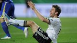 Nächstes Turnier: EM 2012 in Polen und der Ukraine. Ein sich aufregender Thomas Müller am Boden. Im Halbfinale war für Deutschland Schluss. 1:2 gegen Italien stand es am Ende