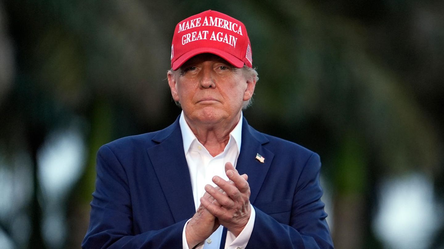 Donald Trump: US judge closes proceedings on document scandal