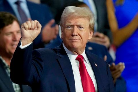 Sein erster öffentlicher Auftritt nach dem Attentat: Donald Trump beim Republikaner-Parteitag