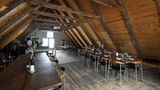 Preiswerter und rustikaler geht es im benachbarten Restaurant "Egede" zu. Hier sitzen die Gäste der Ilimanaq Lodge an langen Tischen und nehmen morgens auch das Frühstück ein.