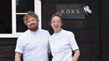 Nino Fjordside Andersen und Sous Chefin Agnes Karrasch führen das Team im "Koks". Die aus der Dokumentation "She Chef" bekannte Kochweltmeisterin aus dem bayerischen Murnau landete nach Stationen im Wiener "Steirereck", bei Joachim Wissler im "Vendôme" und im "Disfrutar" in Barcelona nun in Grönland.