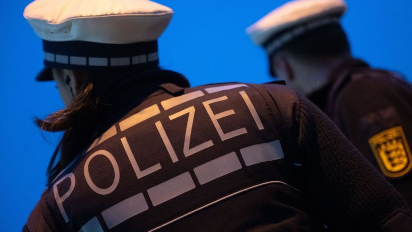 Großeinsatz in Reutlingen: Mann mit Waffe gemeldet - Polizei durchsucht Rathaus
