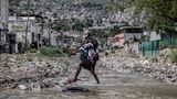 Unter der Bandengewalt und politischen Instabilität ist die grundlegende Infrastruktur zusammengebrochen. So gibt es in Haiti keine funktionierende Müllentsorgung – Abfall landet einfach auf den Straßen