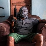 Dieser Gang-Angehörige nennt sich Jim. Er ist verantwortlich für die Kommunikation der Bande Tim's Associates, die ein Gebiet in Port-au-Prince kontrolliert