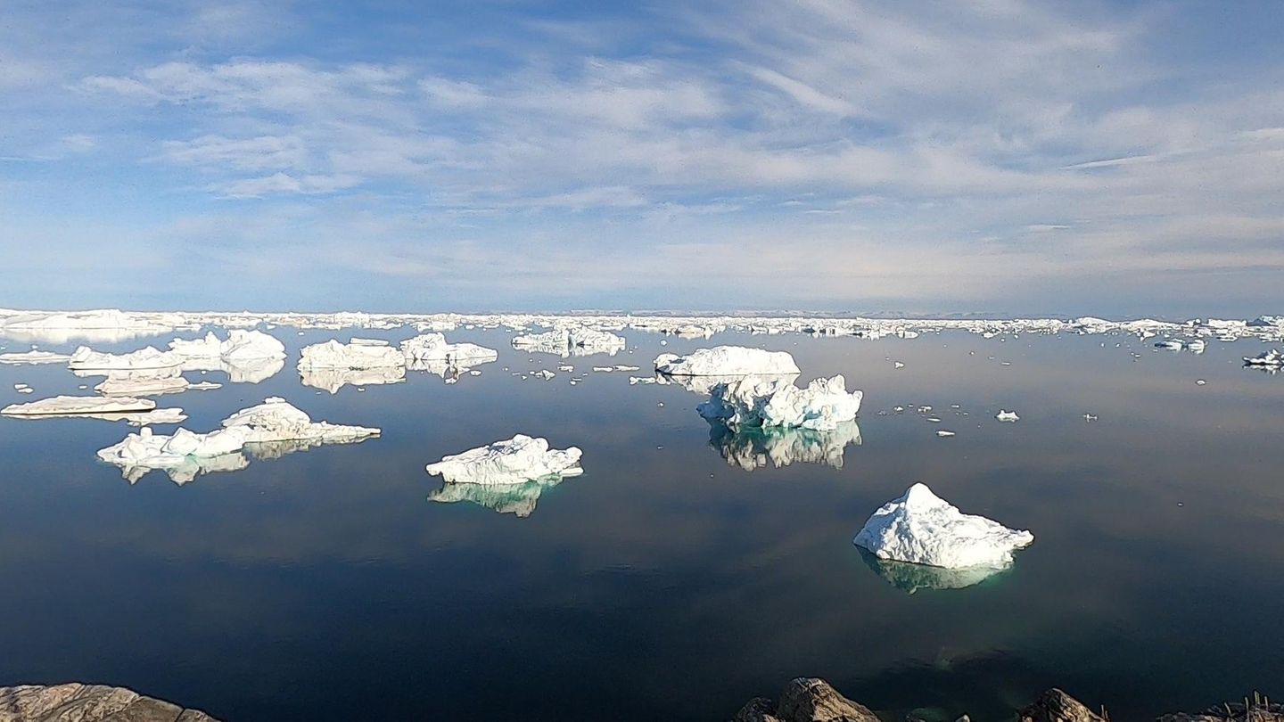 Eisfjord in Grönland: Zeitraffer-Video: Eisberg-Ballett in der Mitternachtssonne