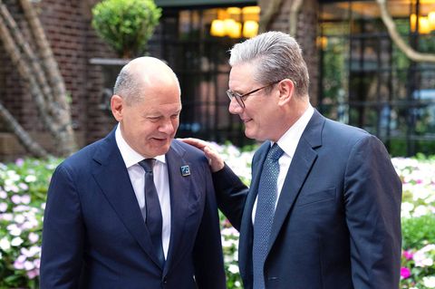 Bundeskanzler Olaf Scholz und der britische Premier Keir Starmer