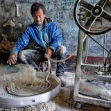 Taiwan: Mehrmals durchläuft der Teig eine Walze, bis er fingerdick ist