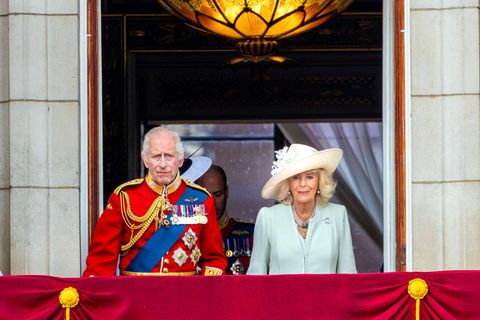 König Charles III. und seine Frau Camilla auf dem Balkon des Buckingham Palastes