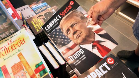 Das Magazin "Compact" am Dienstag in einer Zeitschriftenhandlung, bevor es aus dem Sortiment genommen wurde.