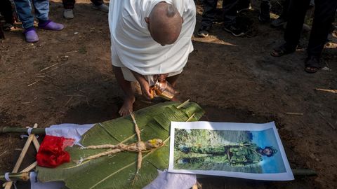 Onkel von Hari Aryal bei Trauerzeremonie in Nepal