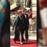 30. Dezember 1998: Angela Merkel heiratet den Berliner Chemieprofessor Joachim Sauer. Ihr Privatleben trägt das Ehepaar nur selten in die Öffentlichkeit. Gemeinsam sieht man sie bis heute nur auf politischen oder kulturellen Events wie zum Beispiel bei der Eröffnung der Richard-Wagner-Festspiele in Bayreuth 1997 (Bild). Sauer selbst lehnt Anfragen zu Interviews, die sich nicht auf seine wissenschaftliche Arbeit beziehen, konsequent ab.