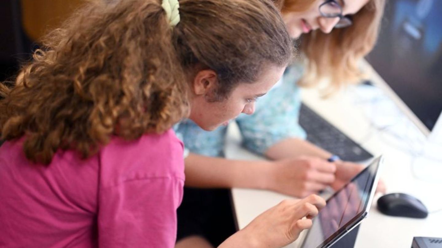 Digitale Schule: Junge Digital-Profis: IT-Helfer schulen an Schulen