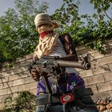 Chériziers Banden sind längst mächtiger und mit besseren Waffen ausgestattet als die haitianische Polizei, ...