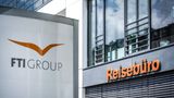 Schild vor der Hauptzentrale der insolventen FTI Group in München