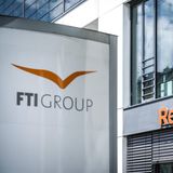 Schild vor der Hauptzentrale der insolventen FTI Group in München