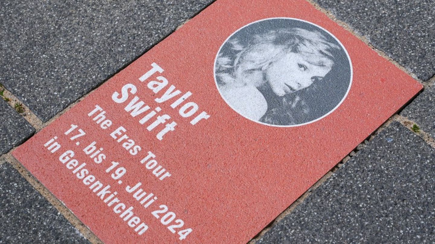 Taylor Swift in Gelsenkirchen: Sängerin mit Stein auf 