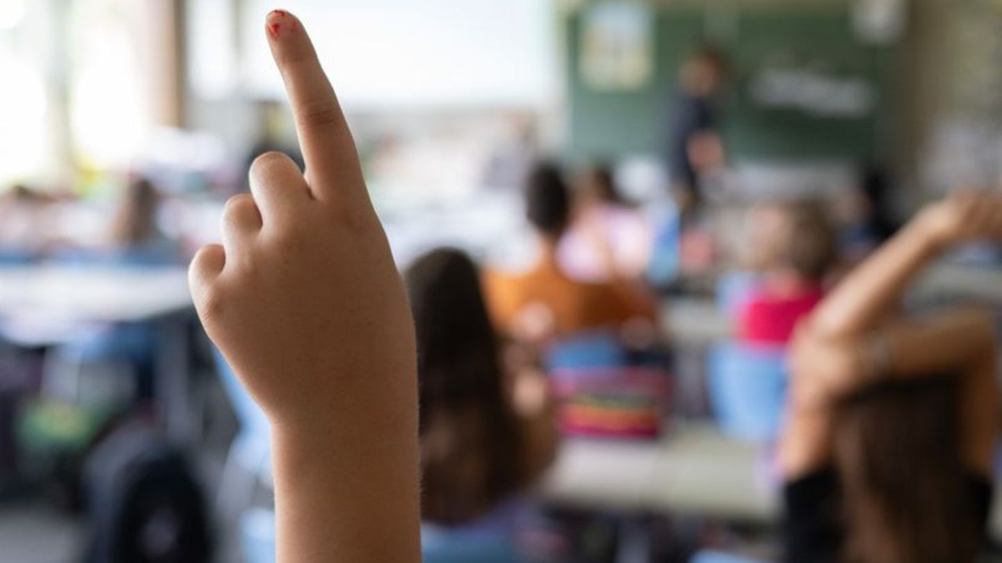 Lehrermangel: Bildungskollaps befürchtet - Minister dagegen zuversichtlich