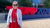 Emma Foley, 24, arbeitet als Freelancerin in Boston. Das Attentat beschreibt sie als "Weckruf" für die republikanische Partei. "Die Republikaner sind jetzt motivierter als je zuvor", sagt sie. "Die Leute werden durchs Feuer gehen, damit Trump wiedergewählt wird."