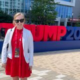 Emma Foley, 24, arbeitet als Freelancerin in Boston. Das Attentat beschreibt sie als "Weckruf" für die republikanische Partei. "Die Republikaner sind jetzt motivierter als je zuvor", sagt sie. "Die Leute werden durchs Feuer gehen, damit Trump wiedergewählt wird."