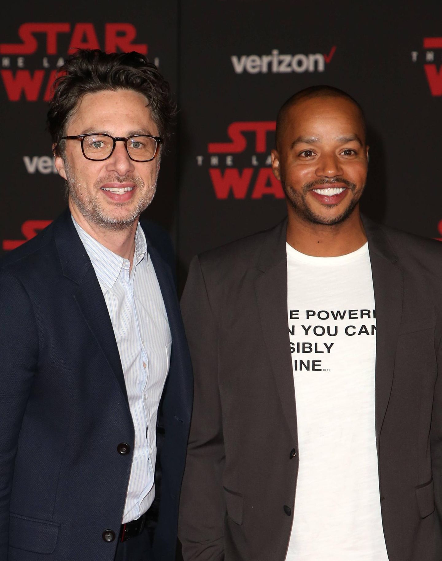 ... die Serienstars Zach Braff und Donald Faison. Auch sie standen viele Jahre als beste Freunde vor der Kamera, spielten in der Sitcom "Scrubs" Ärzte. Nach der Dreharbeiten der ersten Staffel hatten beide Schauspielverpflichtungen in New York und beschlossen, sich gemeinsam eine Wohnung zu mieten. "Mir wurde klar, dass er mein bester Freund ist, als wir im Wohnzimmer zusammen Tischtennis in Unterhosen gespielt haben", erzählte Faison einmal.