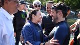Danach gibt es eine Umarmung mit OK-Chef Estanguet. Für die Olympischen Spiele muss man sich auch mal in trübe Fluten werfen. Aber so viel darf man sagen: Die Investitionen in die Wasserqualität werden sich lohnen, unabhängig davon, ob die Wettbewerbe in der Seine stattfinden oder nicht