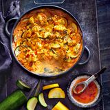 Blitzrezept: Scharfes Zucchini-Gratin mit Fetakruste