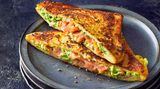 Blitzrezept: Avocado-French-Toast mit Lachs
