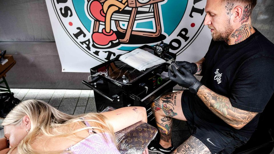 Taylor Swift-Fan lässt sich Tattoo stehen