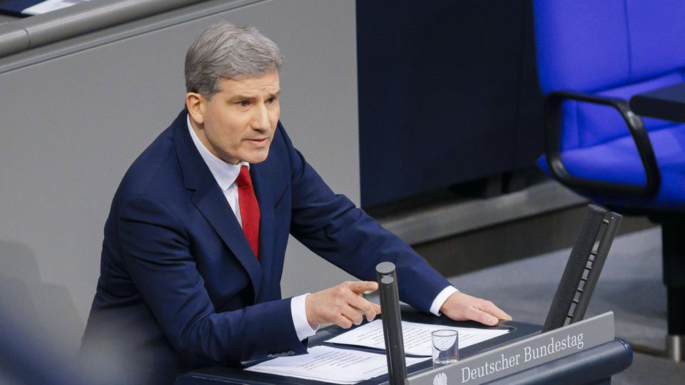 SPD member of the Bundestag Metin Hakverdi SPD member of the Bundestag Metin Hakverdi
