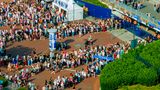 Lange Schlangen vor der Veltins-Arena