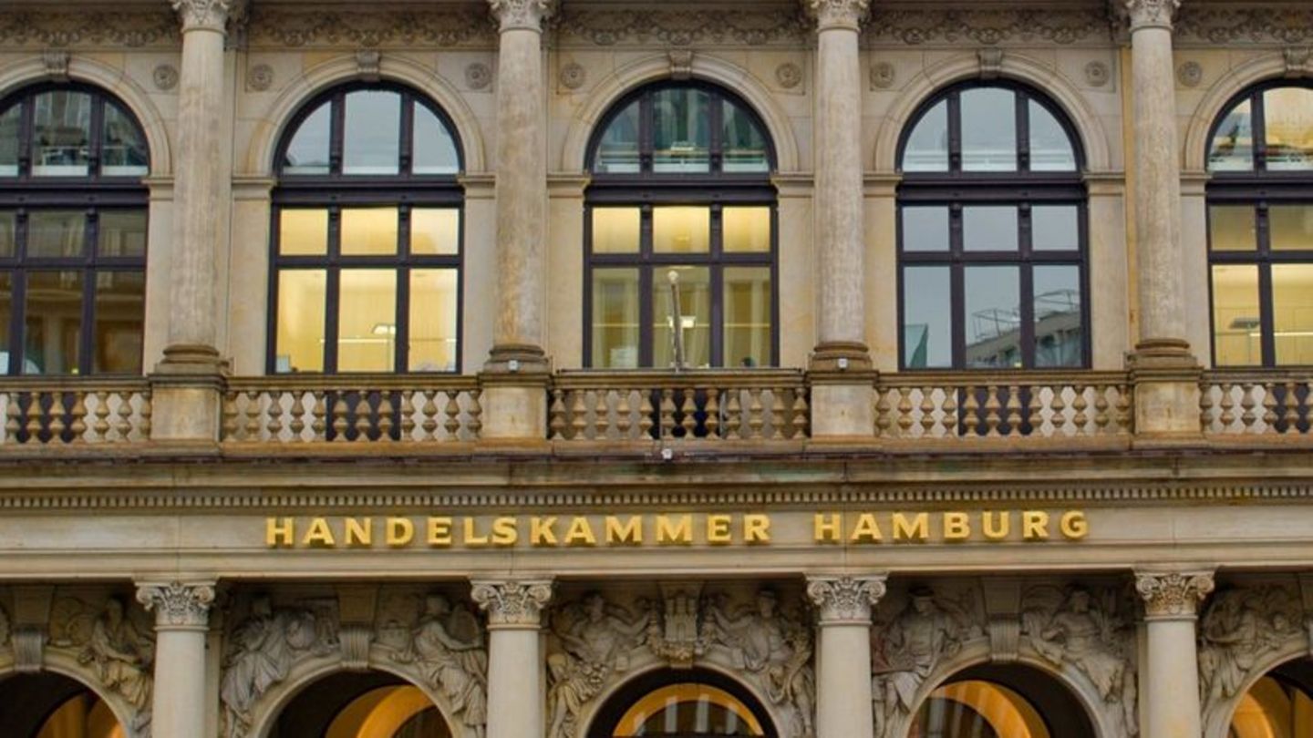 Konjunkturumfrage: Hamburger Unternehmen klagen über Bürokratie