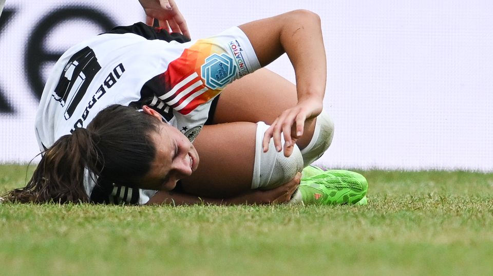Rückschlag für die deutsche Elf vor Olympia: Lena Oberdorf verletzt sich schwer am Knie