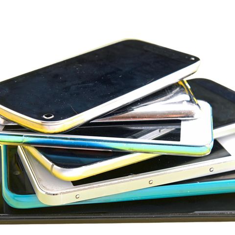 Smartphones auf einem Stapel