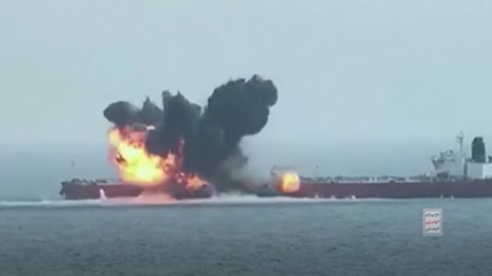 Huthi-Rebellen rammen Öltanker – und lösen gewaltige Explosion aus