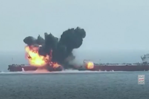 Huthi-Rebellen rammen Öltanker – und lösen gewaltige Explosion aus