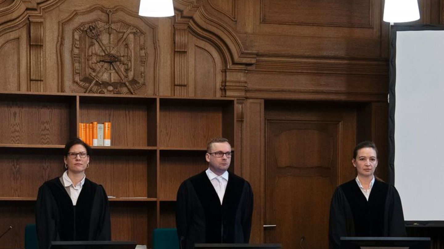 Urteil nach Millionenbeute: Nach Einbruch in Tresorraum: Haftstrafen gegen vier Männer