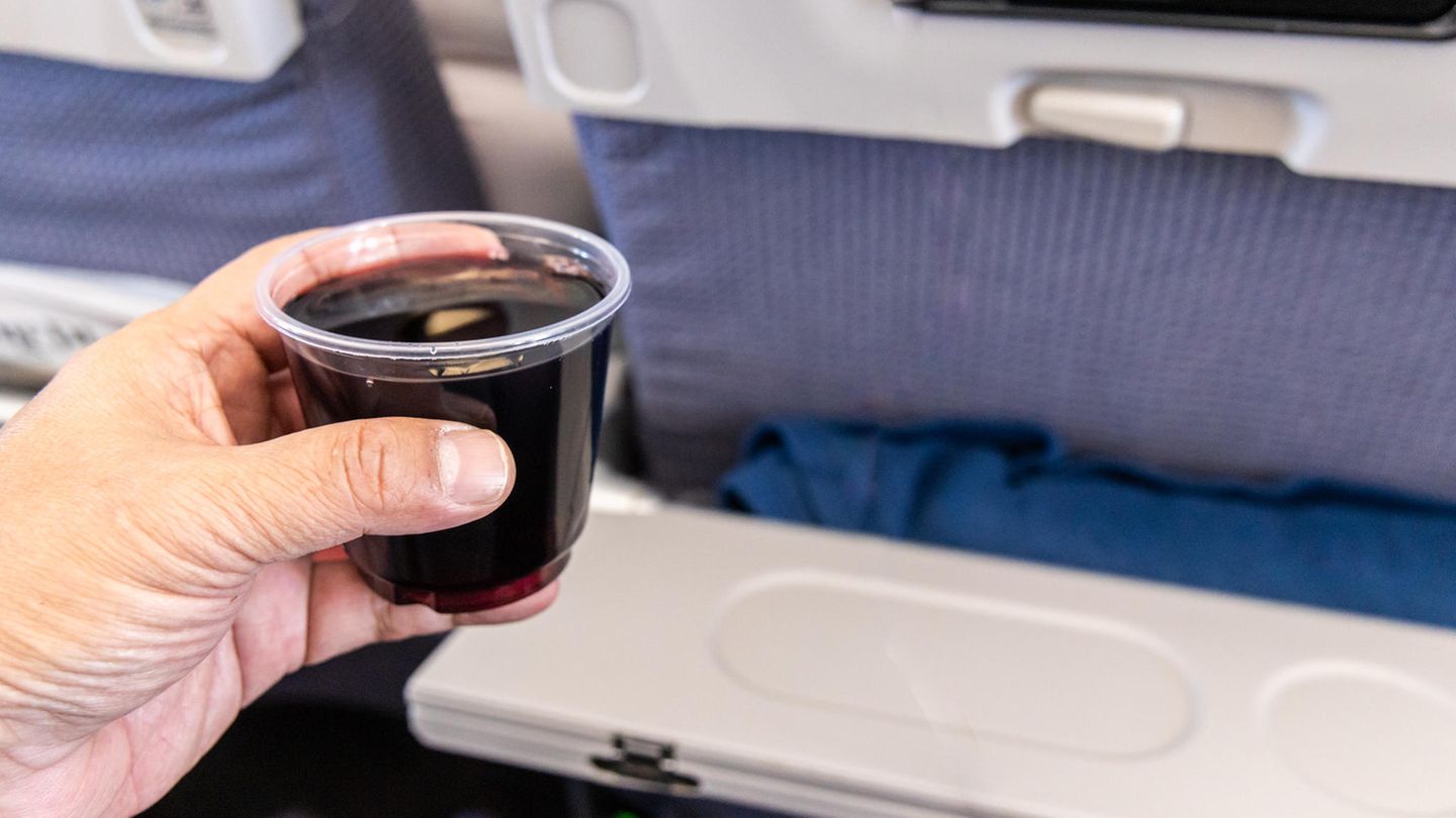 Flugreise: So wirkt Alkohol an Bord