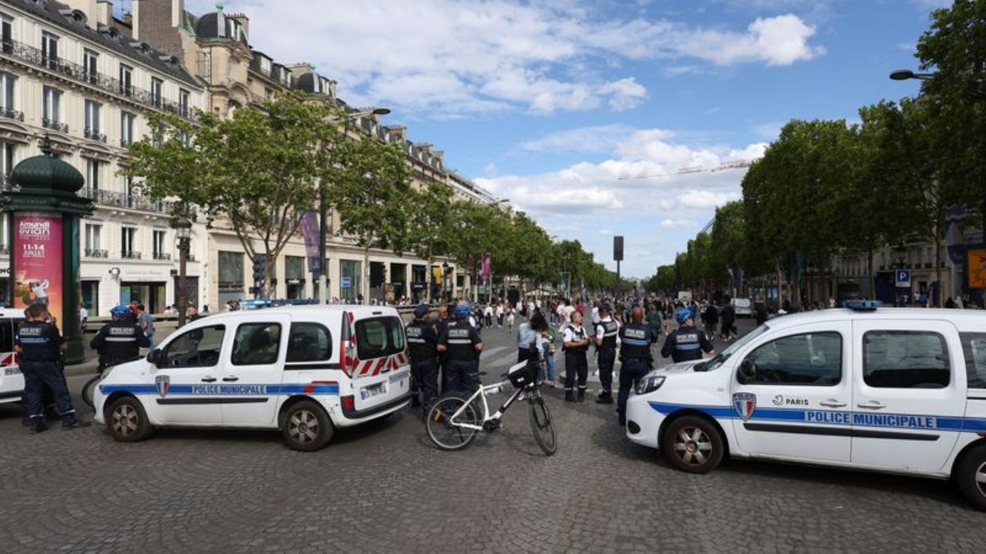 Polizeieinsatz: Messerattacke auf Polizisten nahe Pariser Champs-Élysées