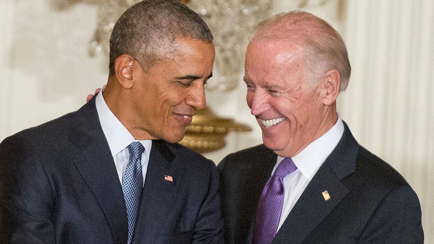 Noch bis vor Kurzem stand Ex-Präsident Barack Obama klar an der Seite seines früheren Vizes. Doch mittlerweile zweifelt er zunehmend an einem Wahlsieg. Laut der "Washington Post" ist er nicht länger davon überzeugt, dass Joe Biden noch der richtige Kandidat für die Präsidentschaft ist