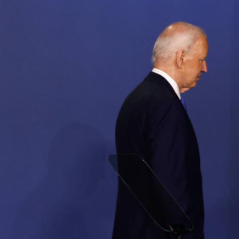 Joe Biden geht von einer Bühne