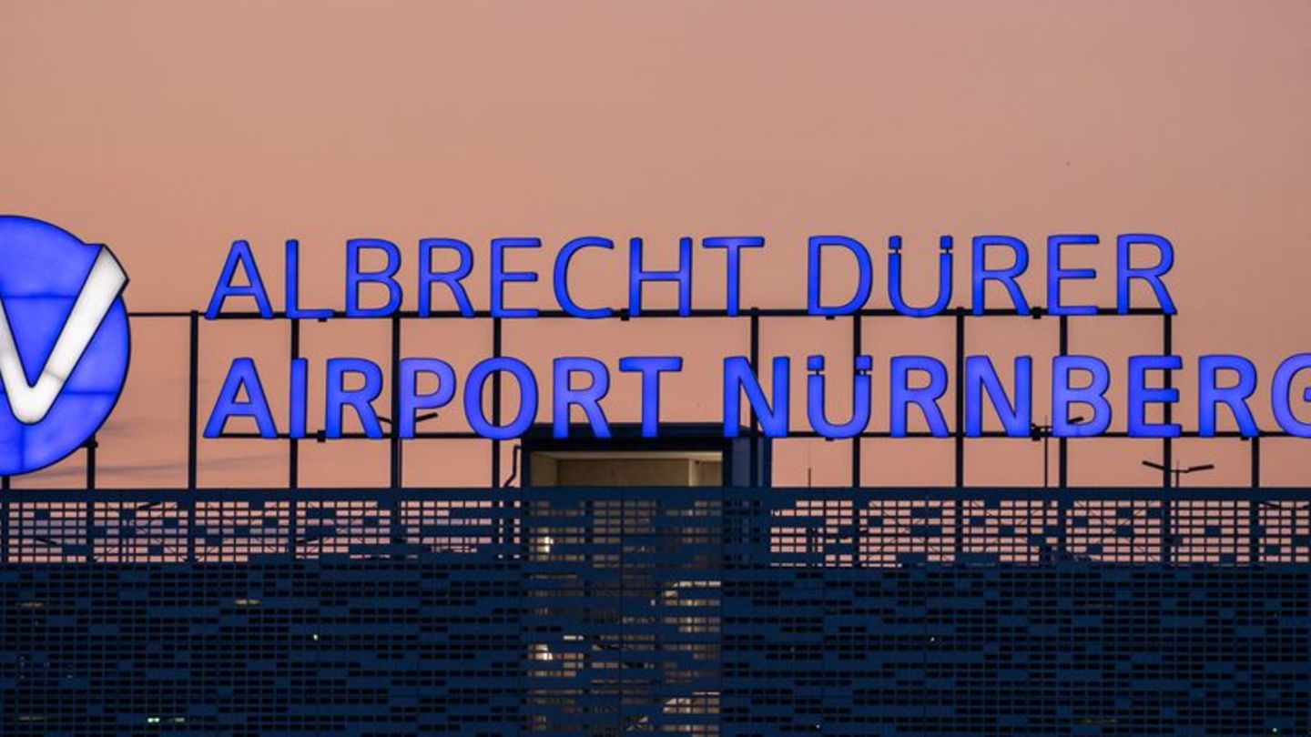 Computerprobleme: Softwareprobleme stören Betrieb an Flughäfen in Bayern
