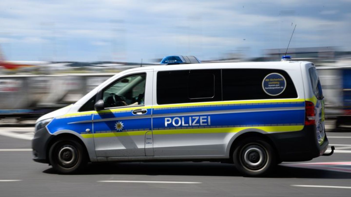 Einsatz der Bundespolizei: Im Zug mit Messer gedroht? Mann am BER festgenommen